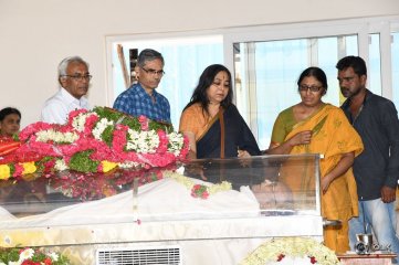 Celebs Pay Condolences to C Narayana Reddy